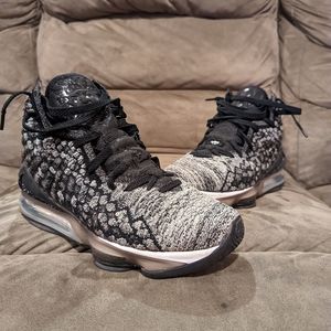 Nike LeBron 17 Size 9.5